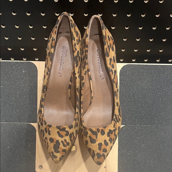 Breckelles Brown Leopard Print Heels - Picture 1 of 3